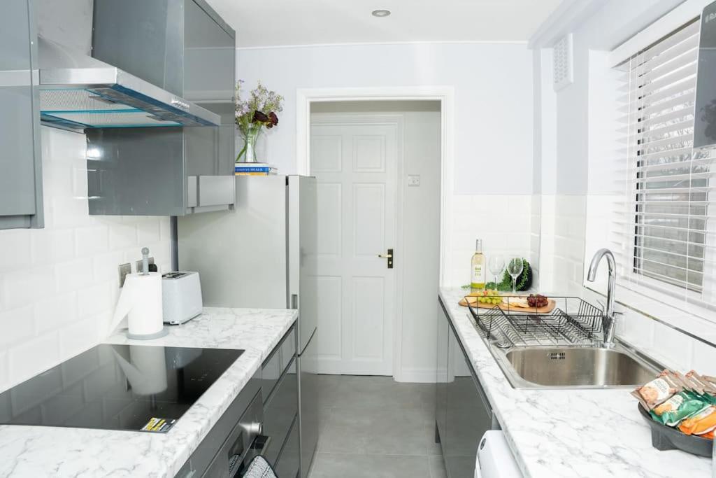 Apartment Stylish In - Free Wifi & Parking - Close To Racecourse & Centre York