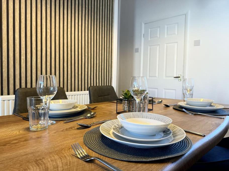 Stylish In - Free Wifi & Parking - Close To Racecourse & Centre Apartment